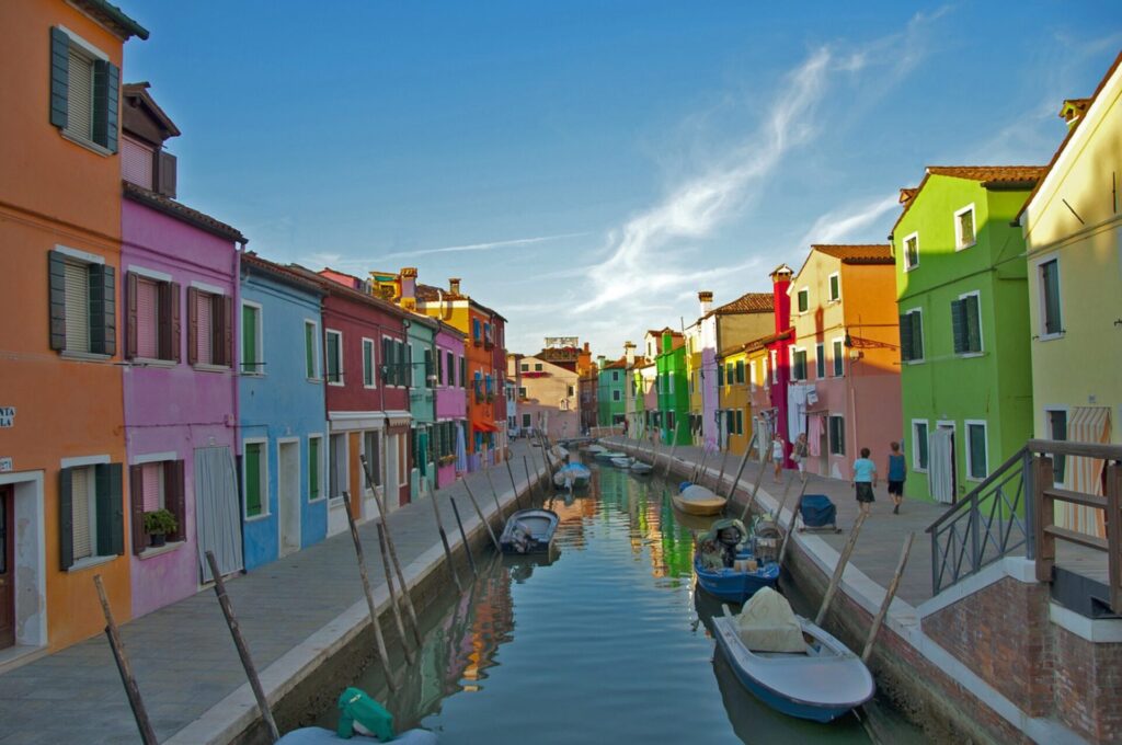 Bunte Häuser von Burano in Venedig