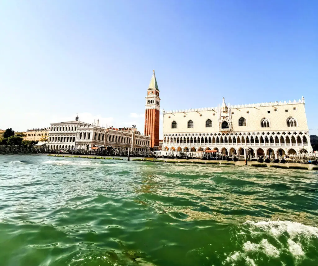 Blick auf den Markusplatz vom Canal Grande