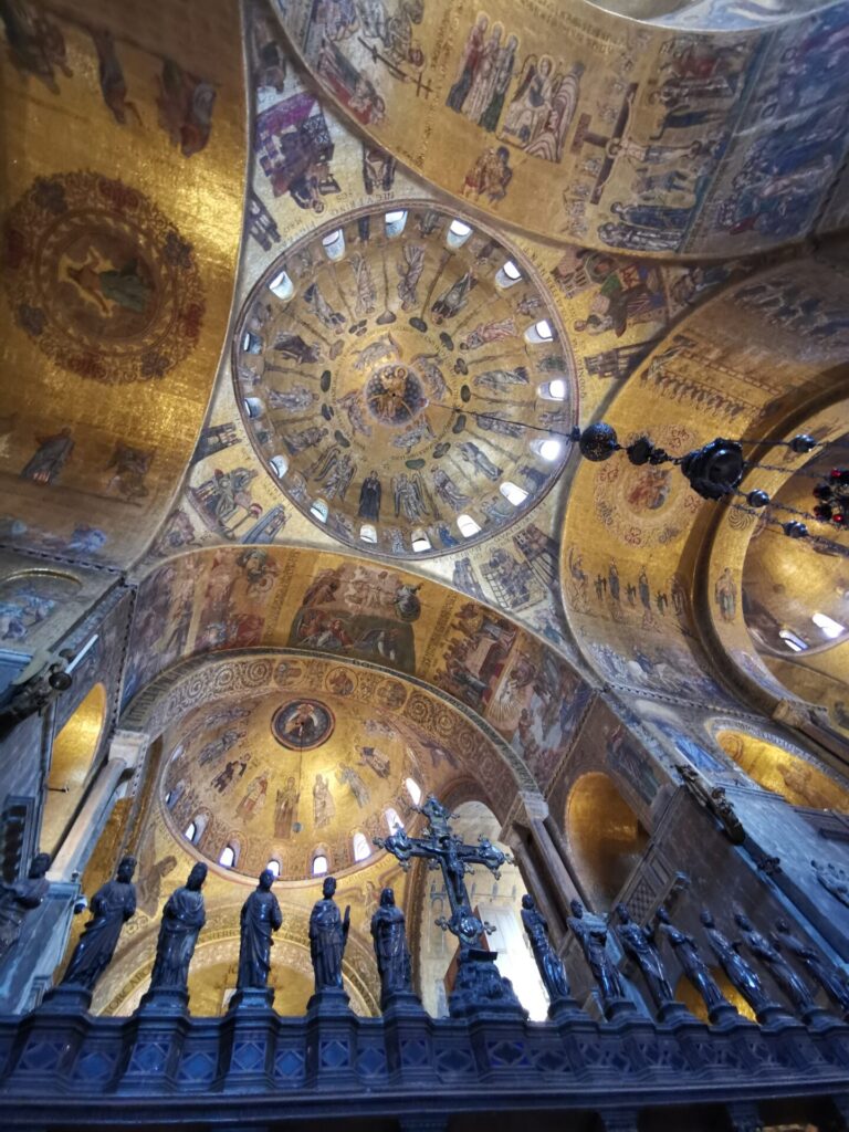 Markusdom in Venedig von innen