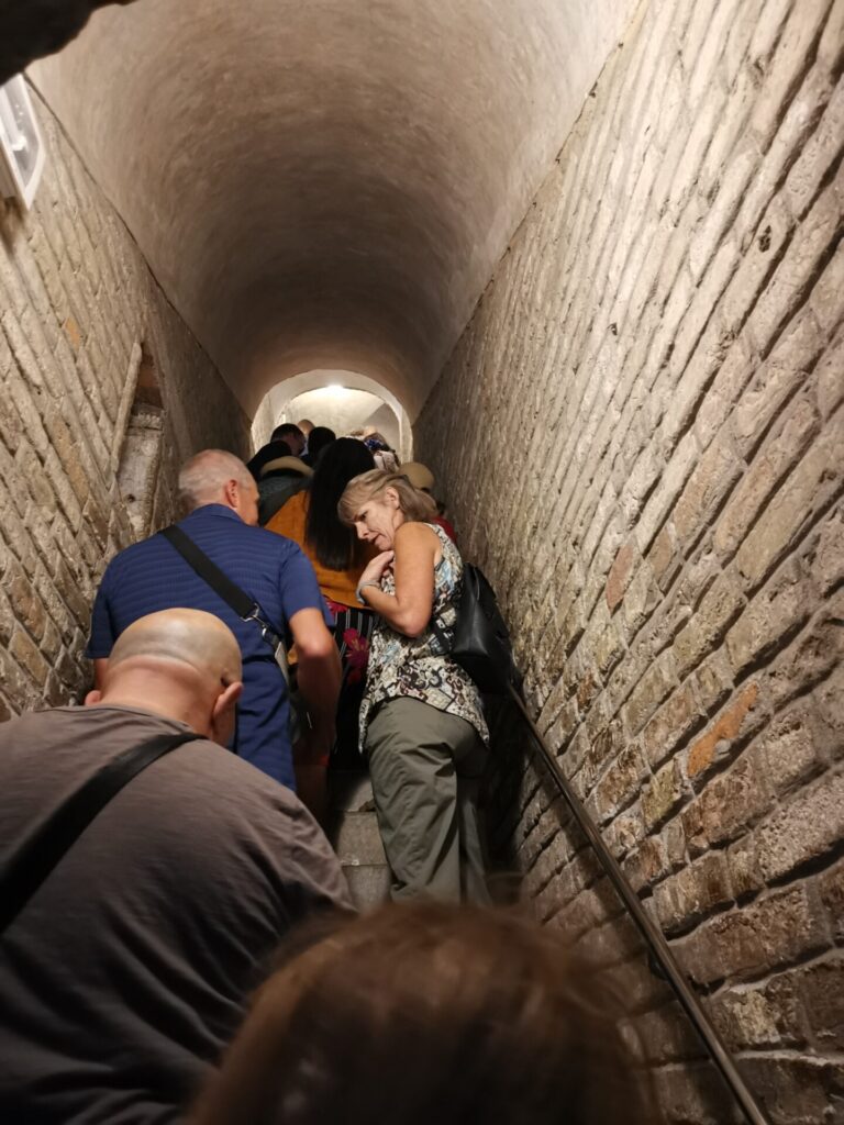 Treppe zur Empore im Markusdom in Venedig