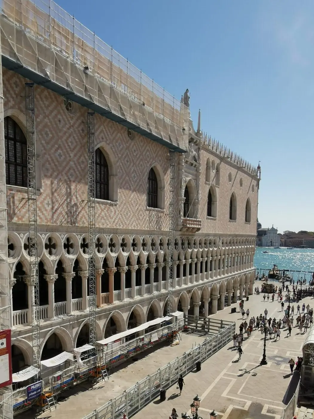 Blick auf den Dogenpalast in Venedig