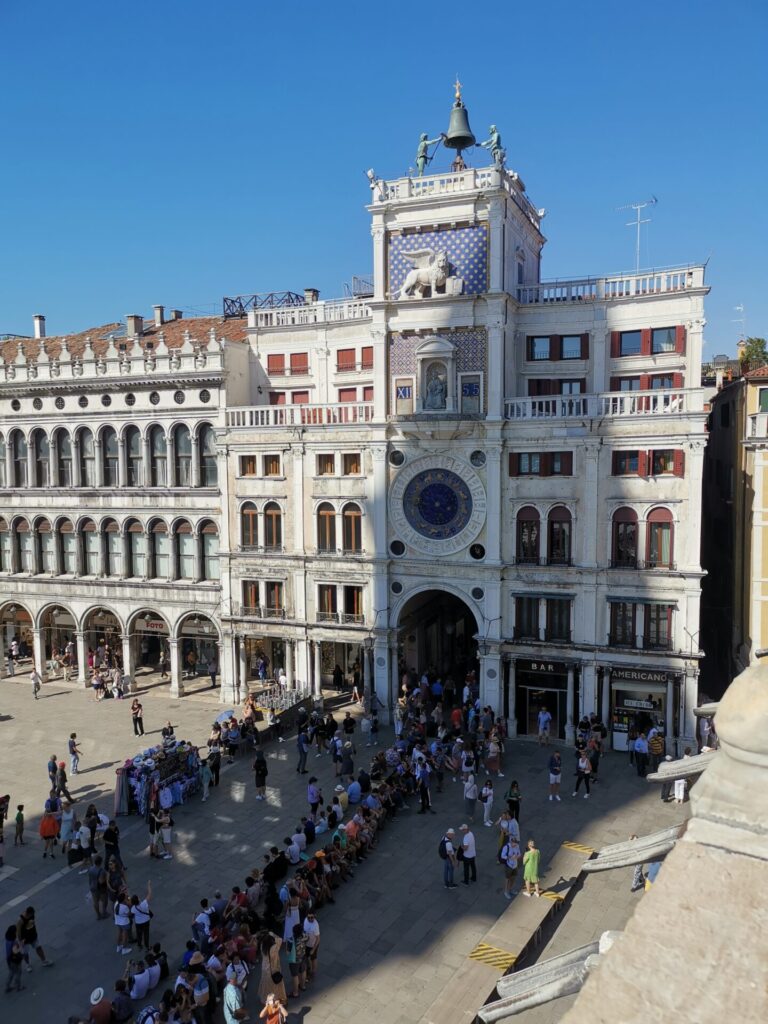 Blick vom Balkon Markusdom in Venedig