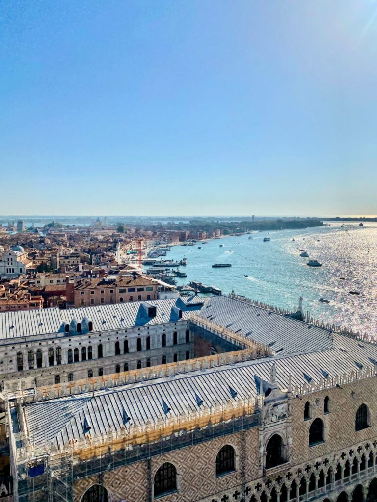 Ausblick von Markusturm auf Venedig