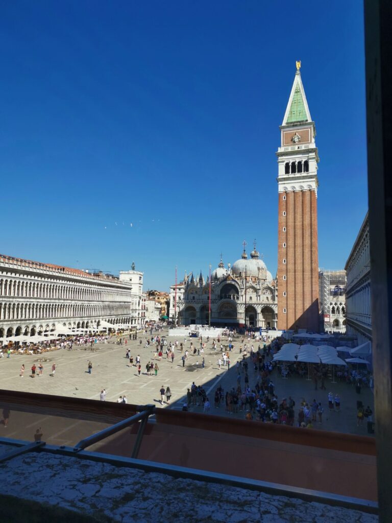 Blick auf Markusplatz vom Museum Correr