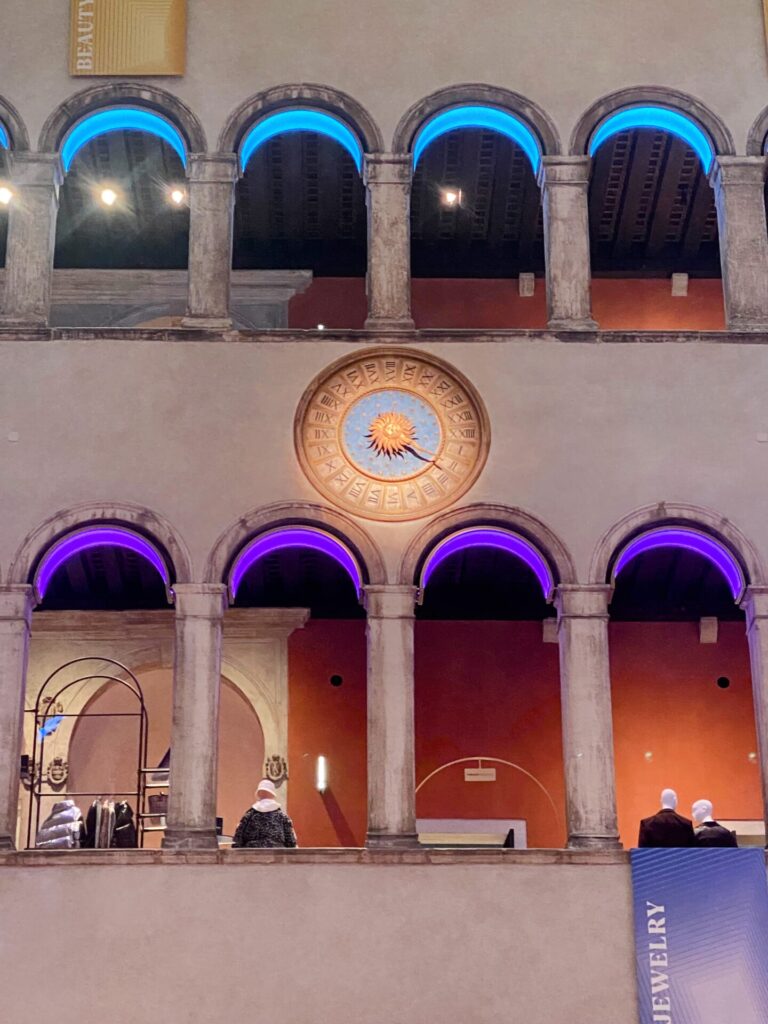 T Fondaco dei Tedeschi von innen in Venedig