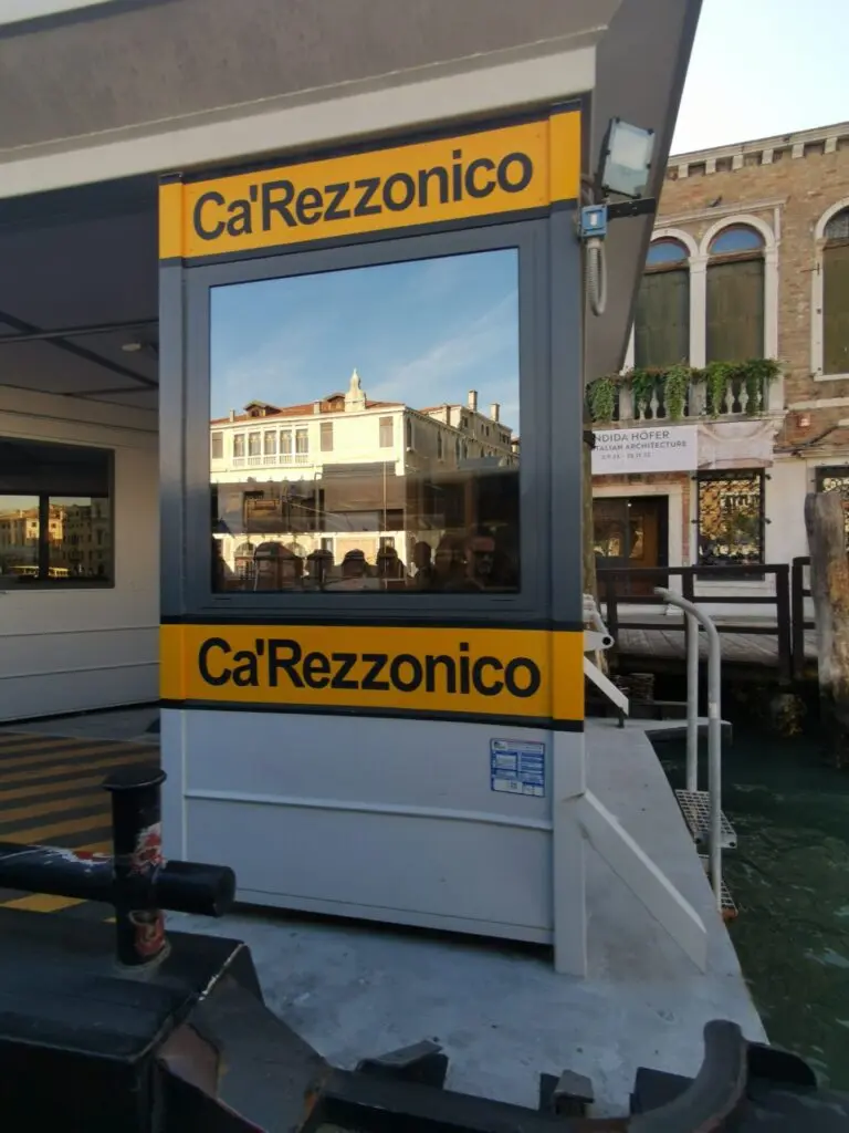 Haltestelle Vaporetto Wassertaxi in Venedig