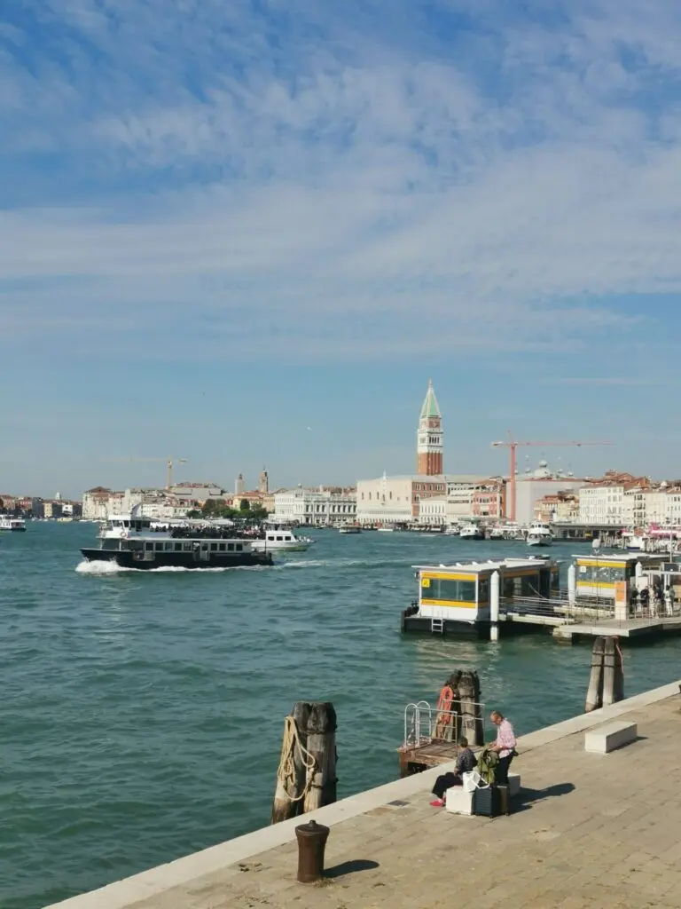 Vaporetto Wassertaxi in Venedig