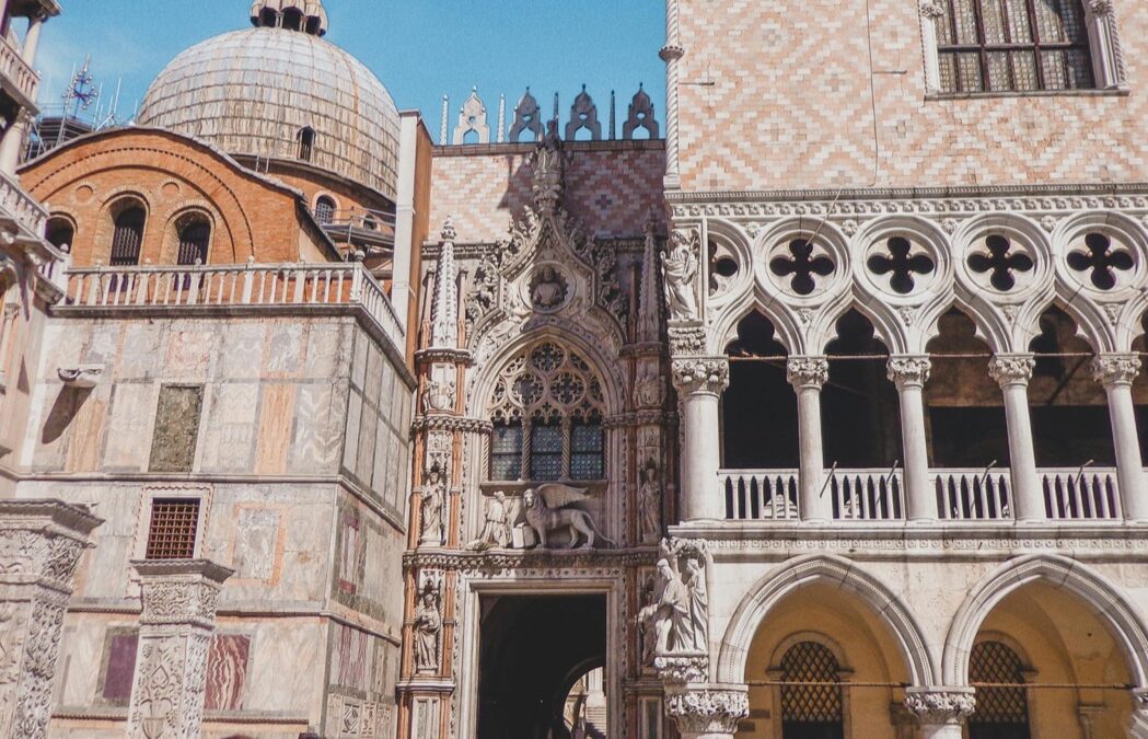 Verbindung Markusdom und Dogenpalast in Venedig