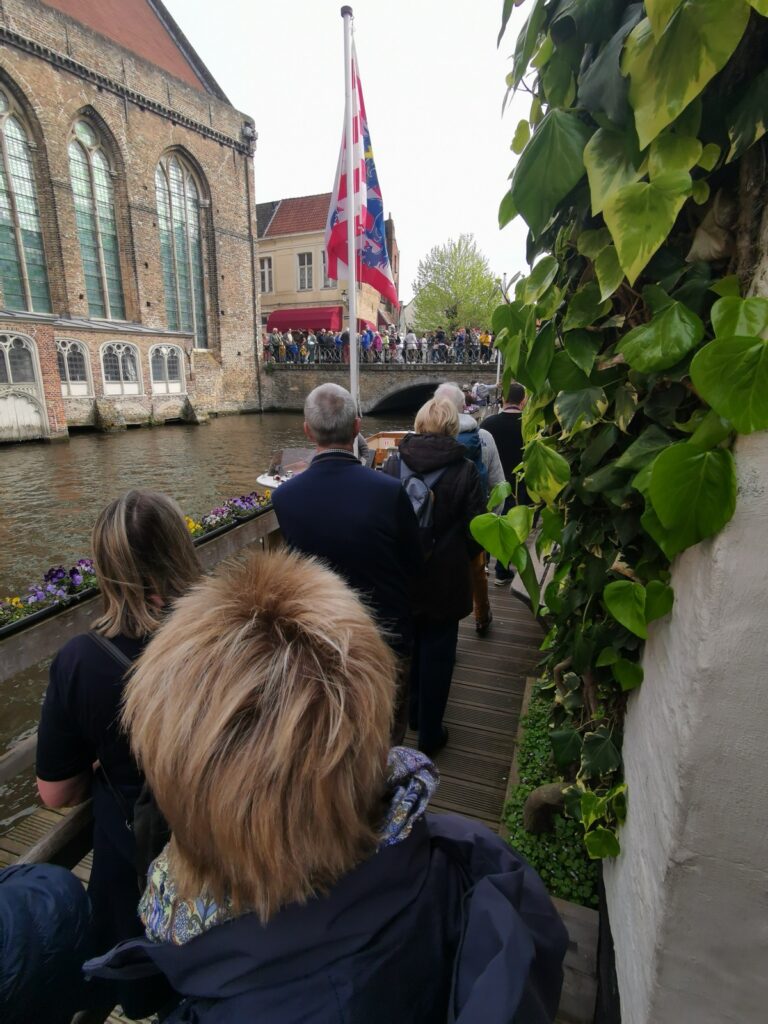 Warteschlange zur Boot-Tour in Brügge