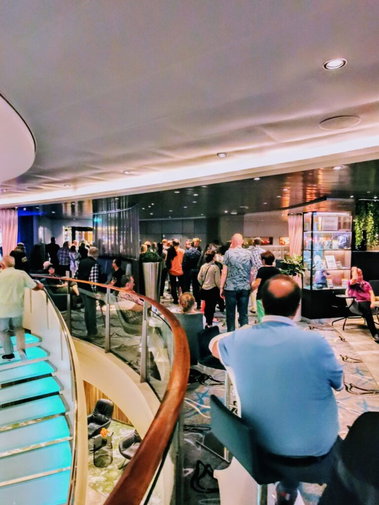 Barbereich auf Kreuzfahrtschiff 