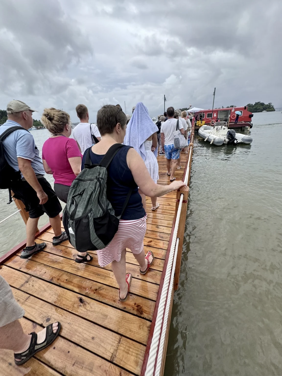 Warteschlange Tenderboot Samana