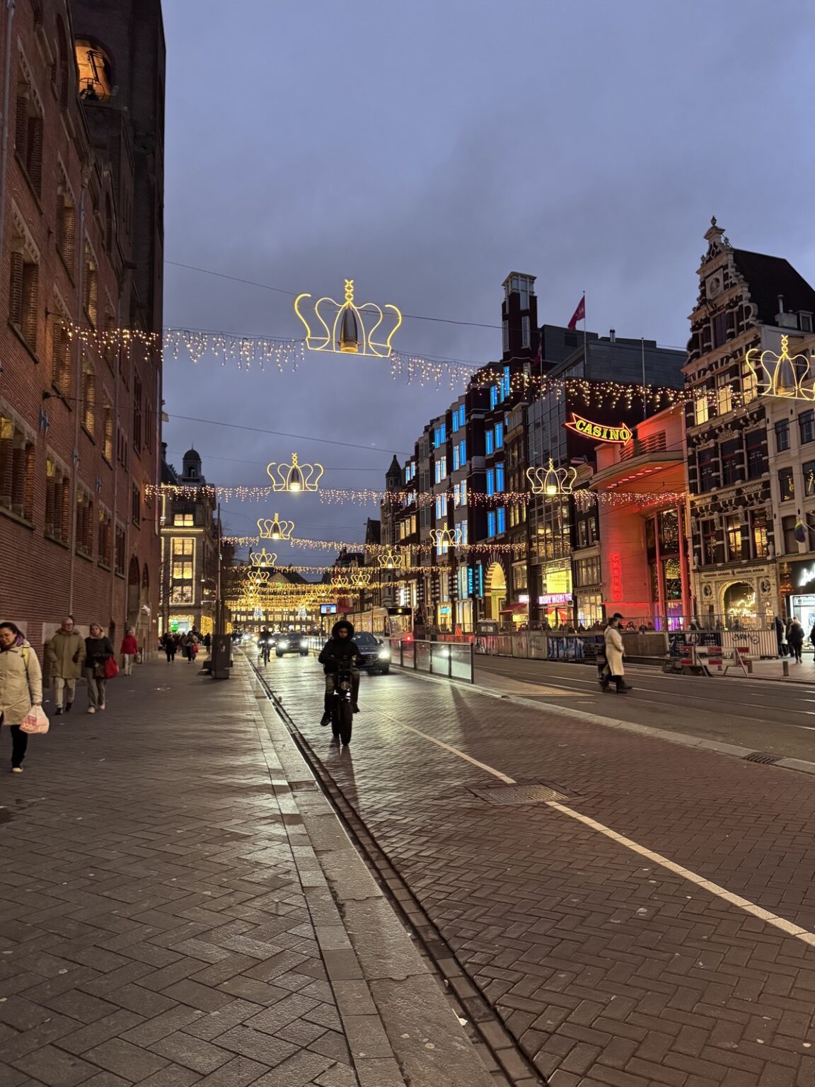 Weihnachtliche Straße in  Amsterdam 