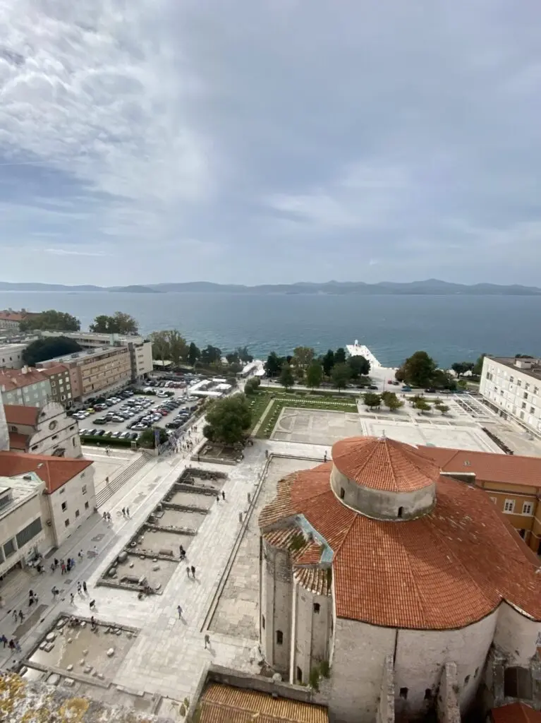 Blick auf das Römisches Forum vom Glockenturm in Zadar