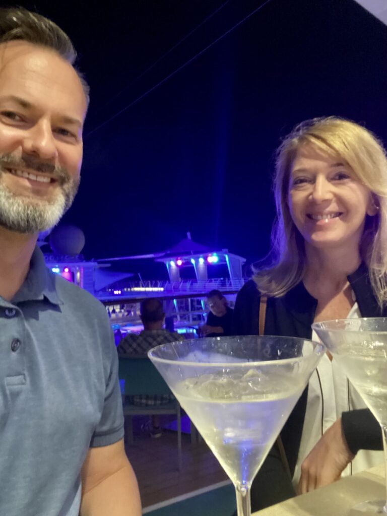 Pärchen mit Cocktail 