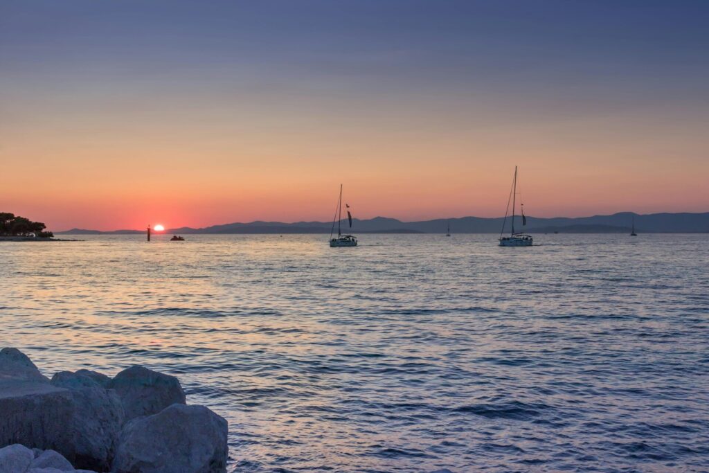 Zadar und Meer bei Sonnenuntergang
