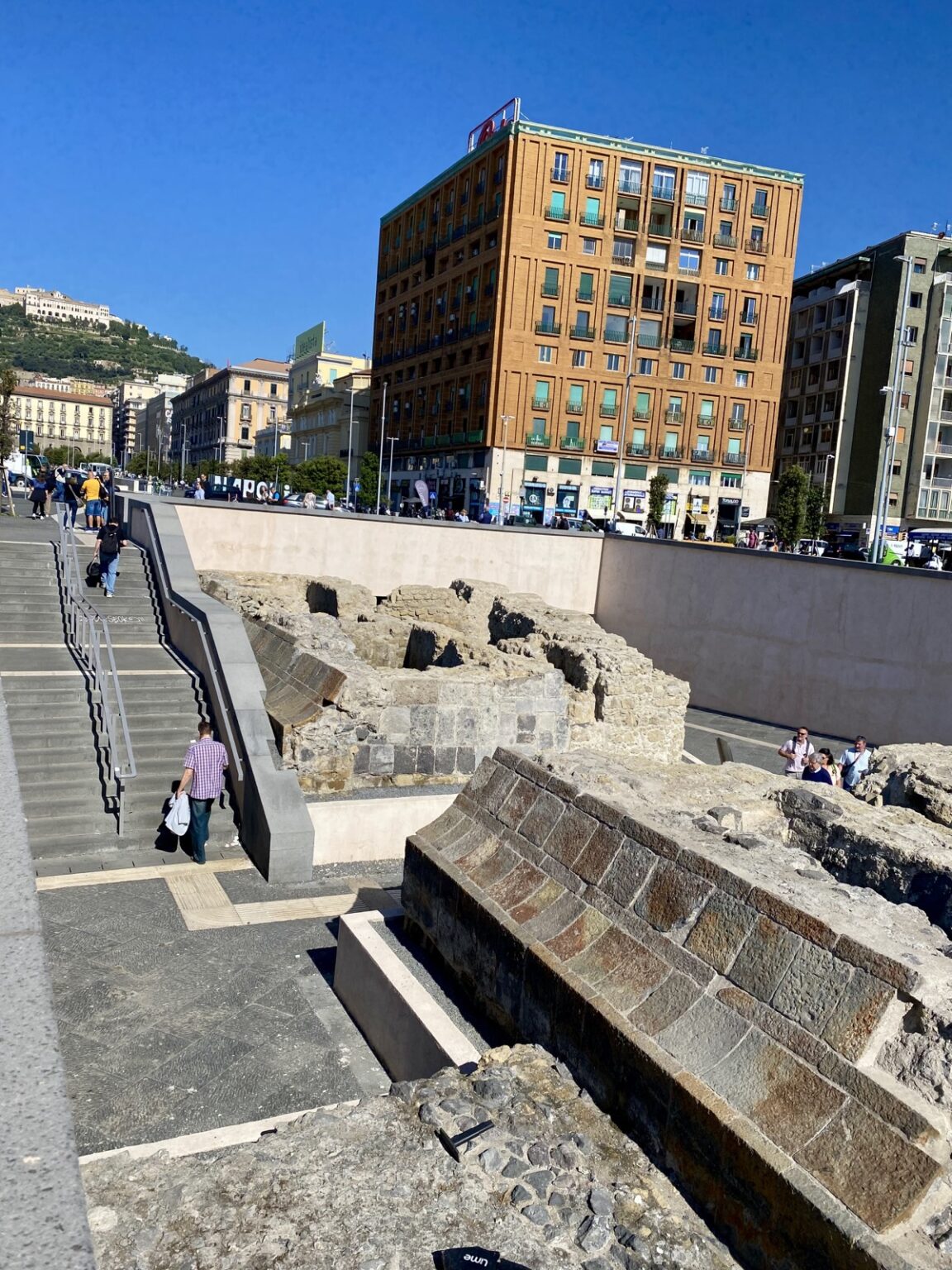 Metrozugang am Hafen Neapel